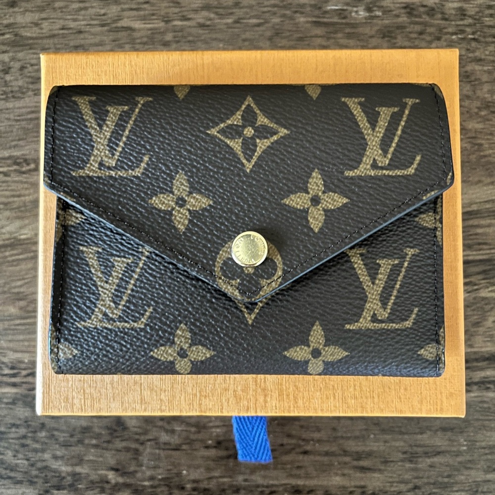 Authentic Louis Vuitton LV compact Victorine wallet - Picture 3 of 8